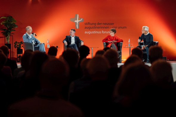 „Wie hältst du`s mit der Religion?“: das Augustinus-Forum diskutierte in Neuss. Foto: Augustinus-Gruppe
