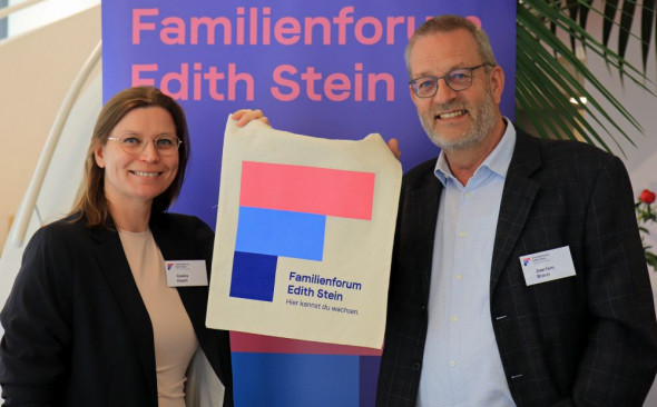 Neuer Markenauftritt fürs Familienforum Edith Stein: Saskia Klemt und Joachim Braun. Foto: TZ