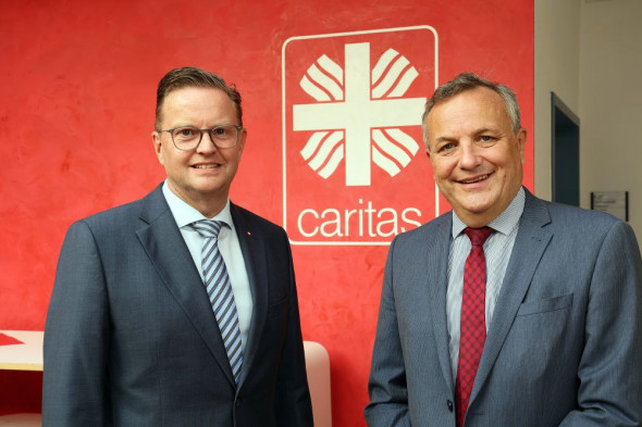 Hermann Josef Thiel (rechts) löst Marc Inderfurth an der Spitze der Caritas im Rhein-Kreis Neuss ab. Foto: Caritas