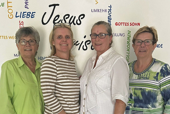 75 Jahre kfd Holzbüttgen (von links): die Vorstandsdamen Ute Breuer, Katja Peschkes, Martina Leßmann und Erika Pieper.