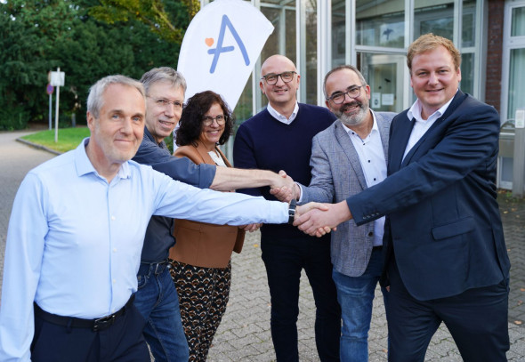 Freuen sich auf die Zusammenarbeit (von links): Dr. Uwe Meier, Dr. Bernd Wendtland und Dr. Monika Köchling (NeuroCentrum) sowie Rainer Pappert, Christian Meise und Andreas Degelmann (St.-Augustinus-Gruppe).