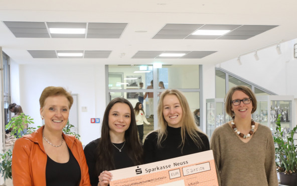 Gymnasium Marienberg: Abiturientinnen spendeten über 5000 Euro an die Clara-Fey-Hilfe in Kolumbien
