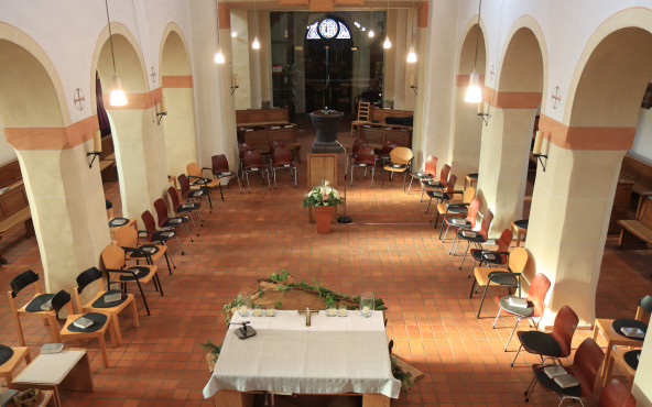 Christus in die Mitte nehmen: In der Gohrer Kirche St. Odilia wird eine neue Sitzordnung erprobt